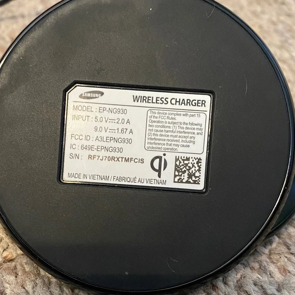 Samsung Black Wireless Charger with USB Cable